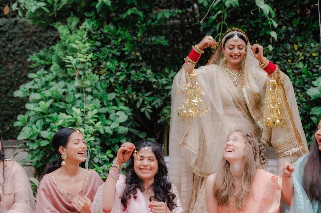 Rashi sharing a playful kalire moment with friends at her Shaheen Bagh wedding